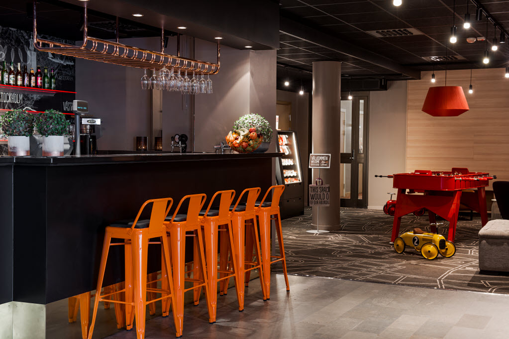 Copyright: Fotograf Jimmy Eriksson AB, Kocksgatan 17K, 116 24 Stockholm, +46 (0) 703 73 44 29, info@jimmyeriksson.se Scandic Sodertalje, lobby, bar